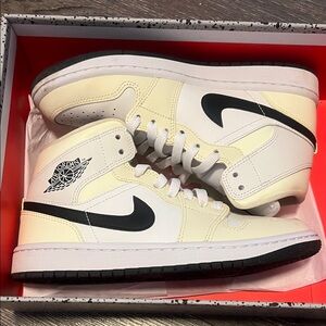 Air Jordan 1 Mid "Coconut Milk"